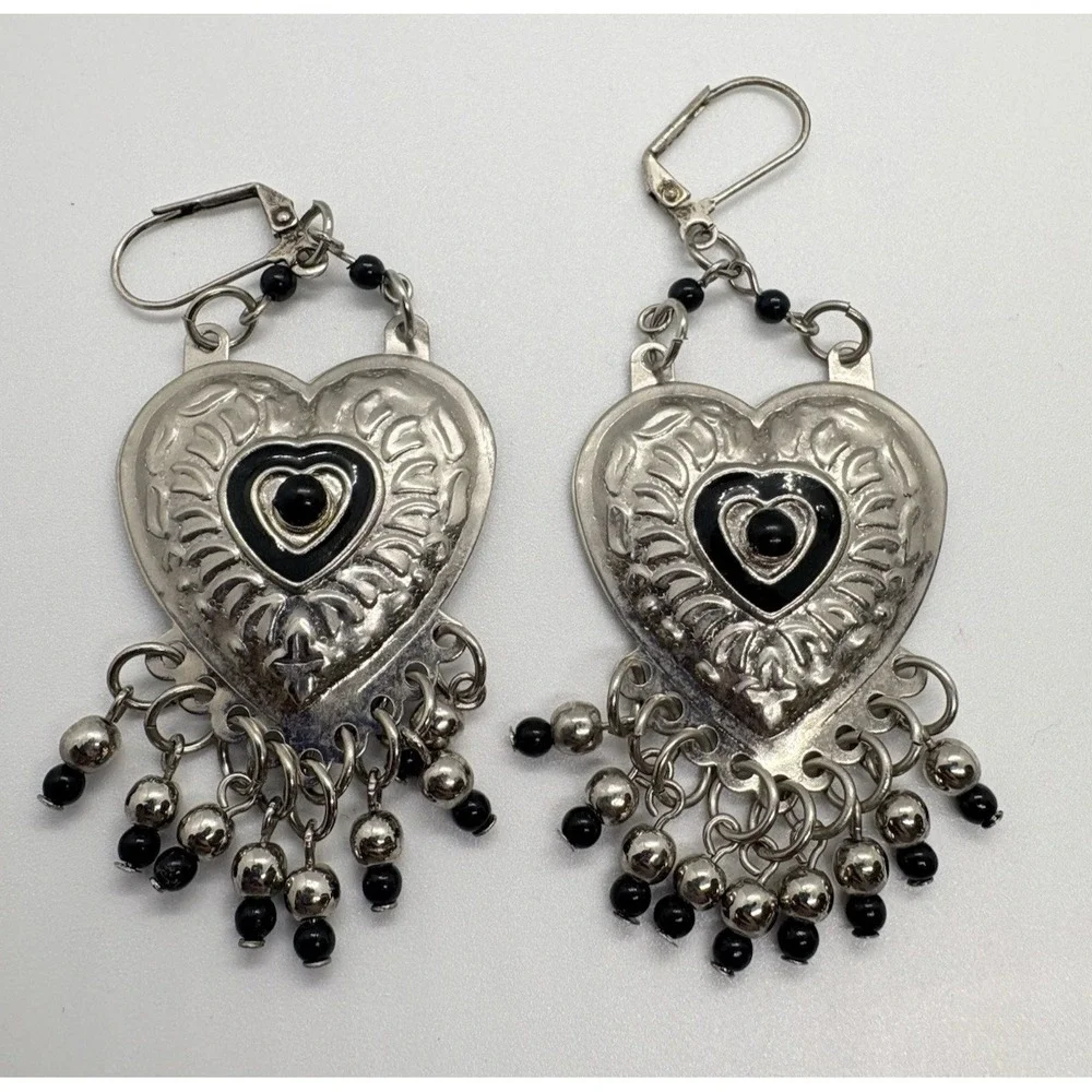 Vintage‎ Silver Tone & Black Heart Dangle Drop Pierced Leverback Earrings Korea